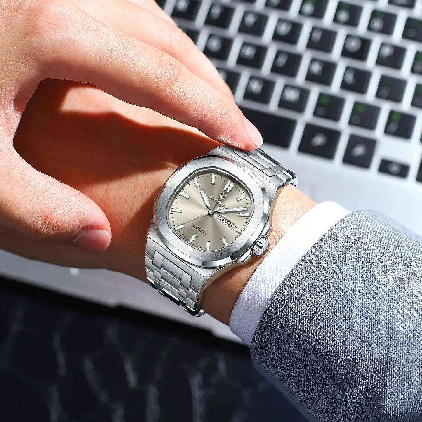 POEDAGAR Montre Homme Militaire De Luxe Carré Étanche Lumineux Date Semaine Hommes Montre En Acier Inoxydable Quartz Hommes Montres Reloj + boîte